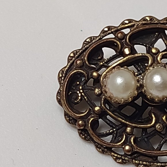 Vintage Oval Shaped 3 Faux Pearl Little Cute Metal Brooch - Picture 5 of 14